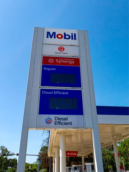 Mobil price pylon